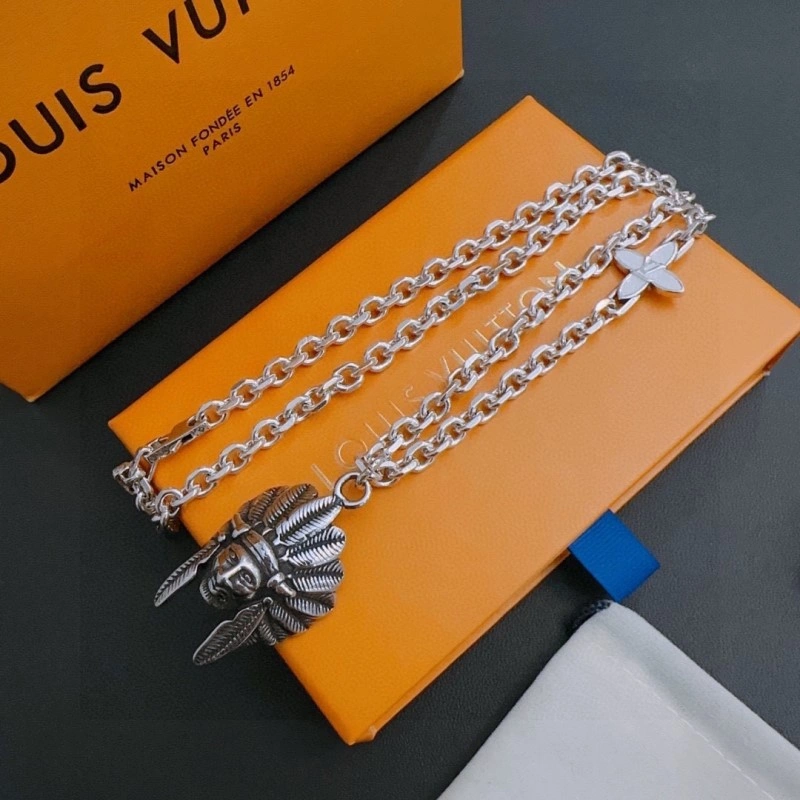 Louis Vuitton Necklaces Lightweight 248410
