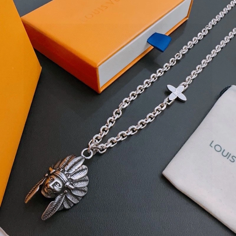Louis Vuitton Necklaces Lightweight 248410