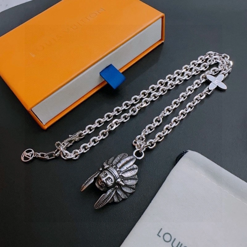 Louis Vuitton Necklaces Lightweight 248410