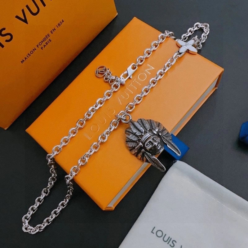 Louis Vuitton Necklaces Lightweight 248410