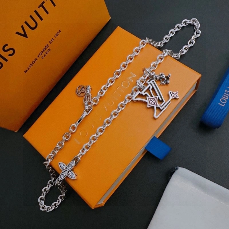 Sporty Louis Vuitton Necklaces 248406