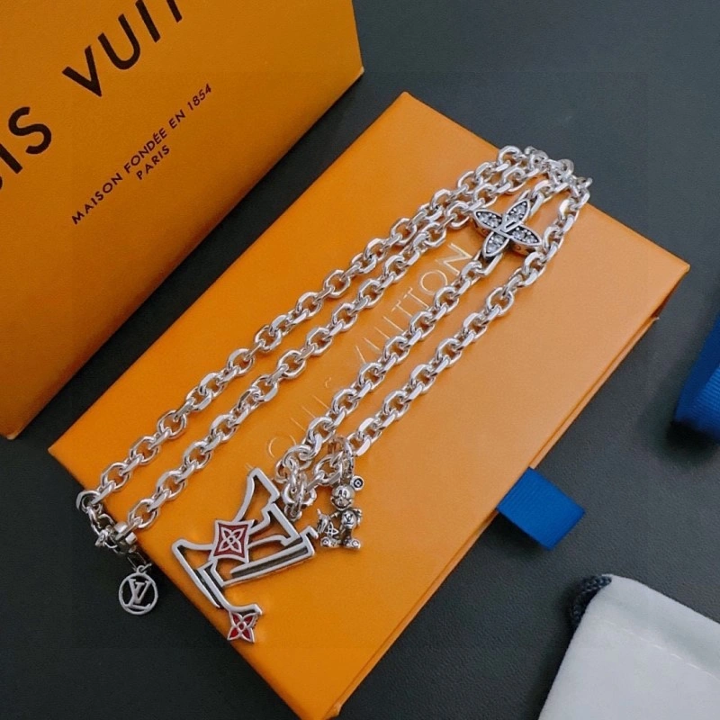 Sporty Louis Vuitton Necklaces 248406