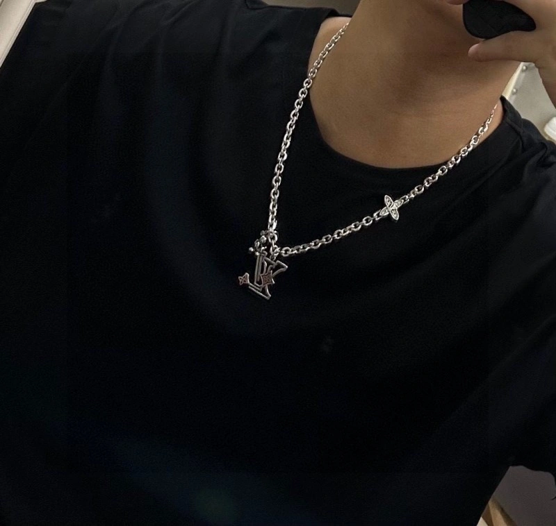 Sporty Louis Vuitton Necklaces 248406