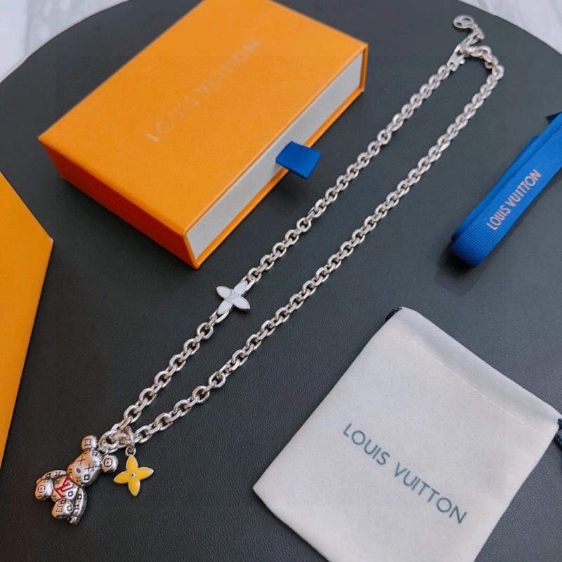 Sleek Louis Vuitton Necklaces 248408