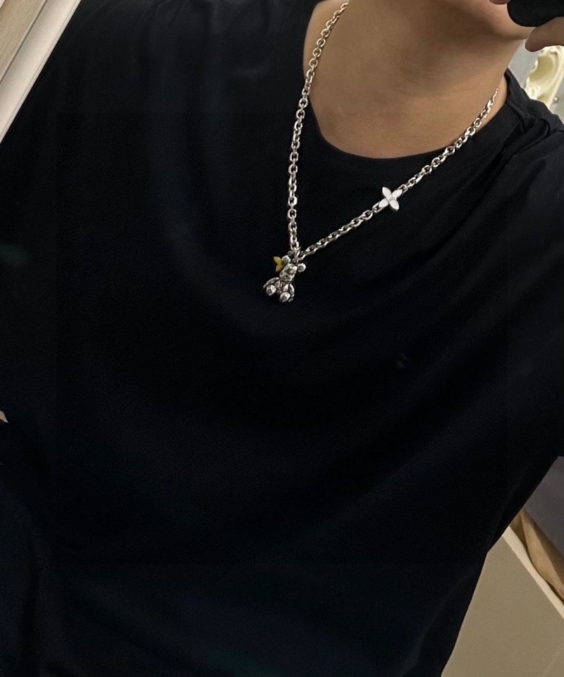 Sleek Louis Vuitton Necklaces 248408