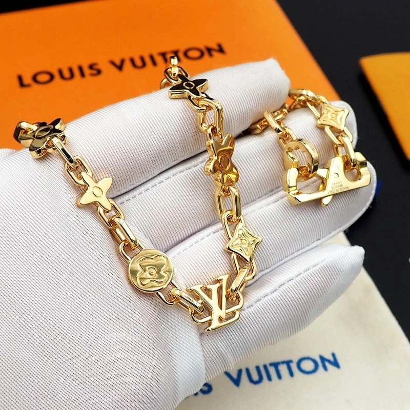 Louis Vuitton Necklaces Elegant 247937