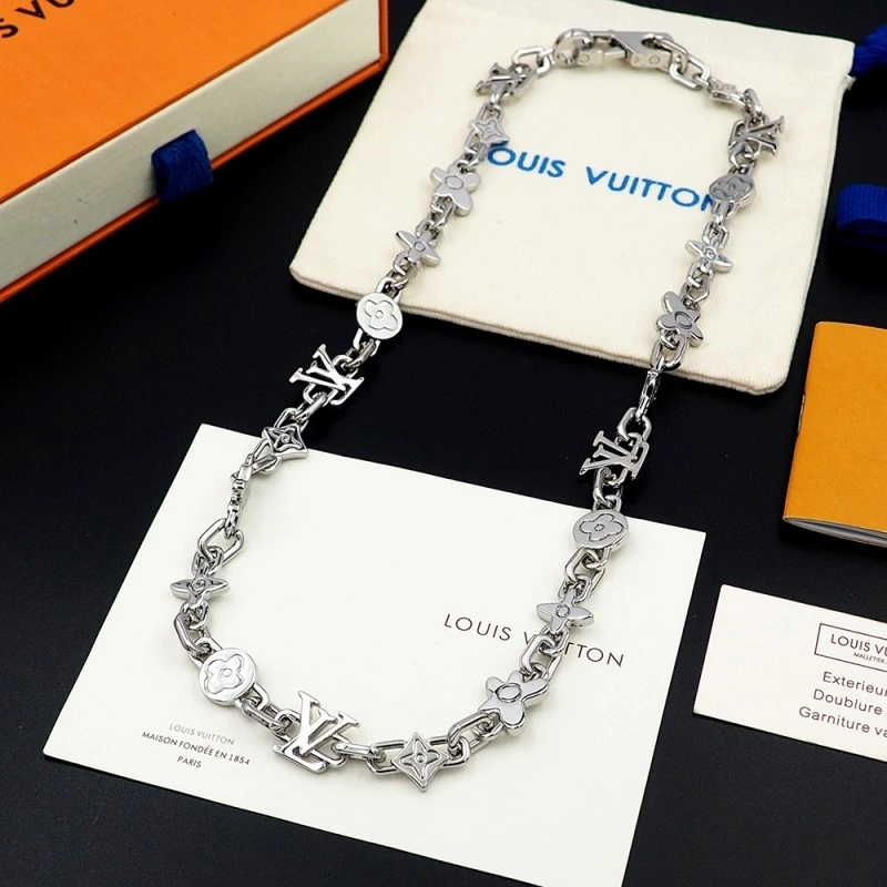 Louis Vuitton Necklaces Bold 247930