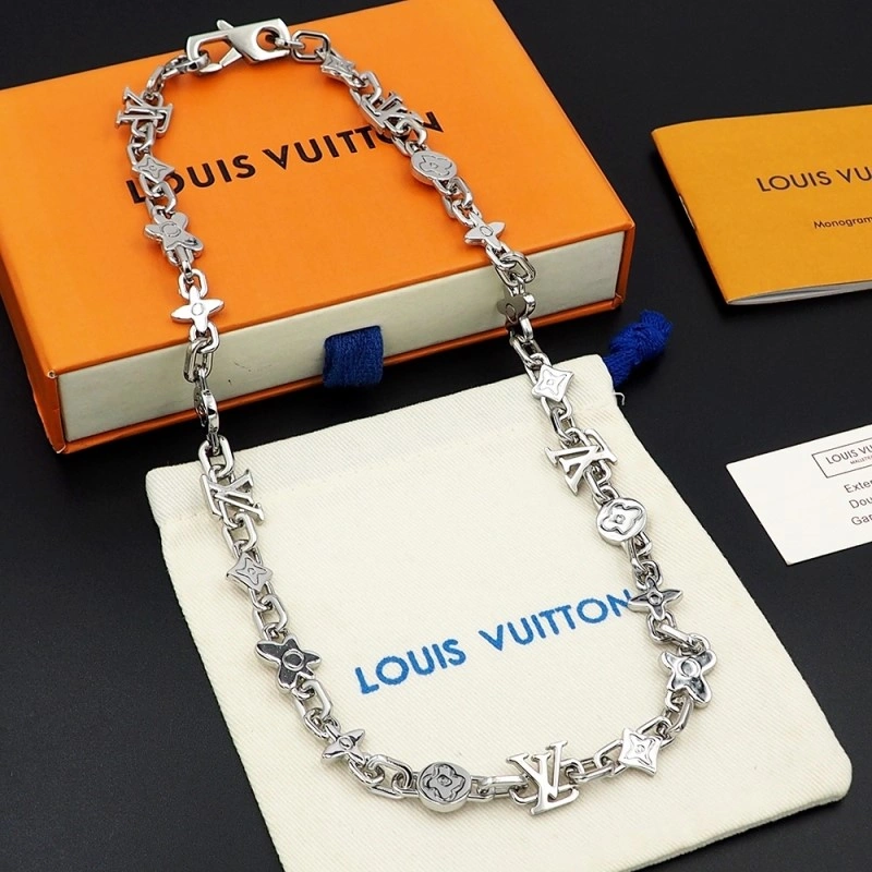 Louis Vuitton Necklaces Bold 247930