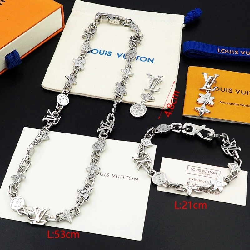 Louis Vuitton Necklaces Bold 247930