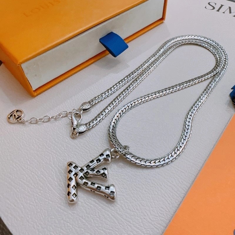 Snug Louis Vuitton Necklaces 247896