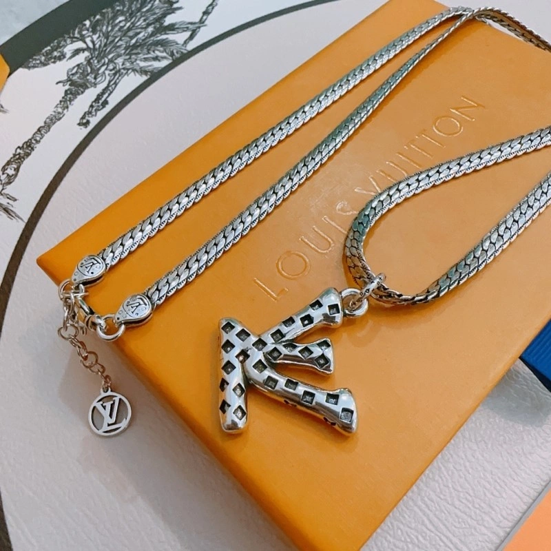 Snug Louis Vuitton Necklaces 247896
