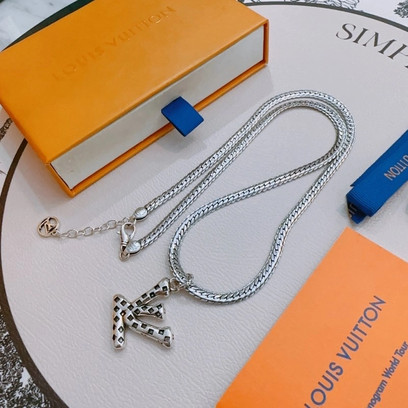 Snug Louis Vuitton Necklaces 247896