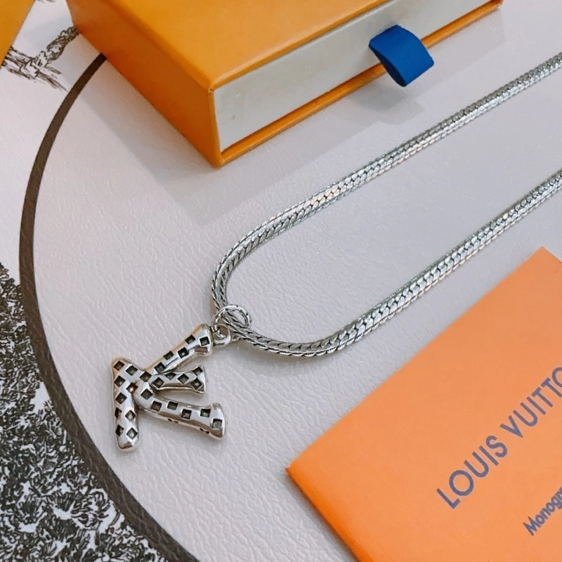 Snug Louis Vuitton Necklaces 247896