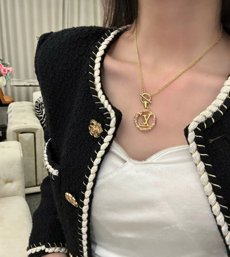 EyeCatching Louis Vuitton Necklaces 247907