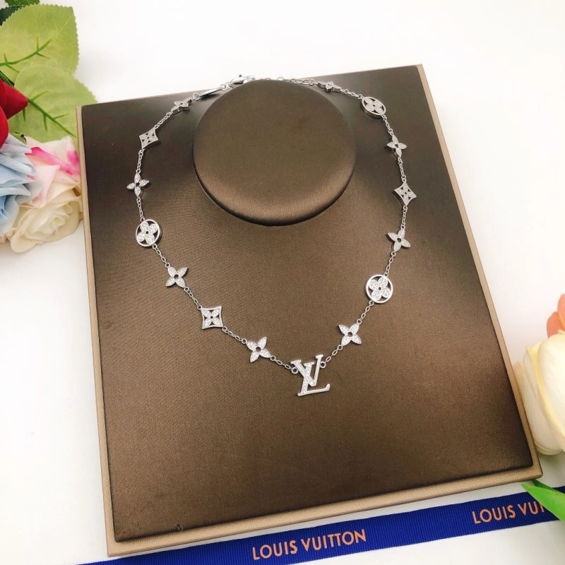 Louis Vuitton Necklaces Packable 247911