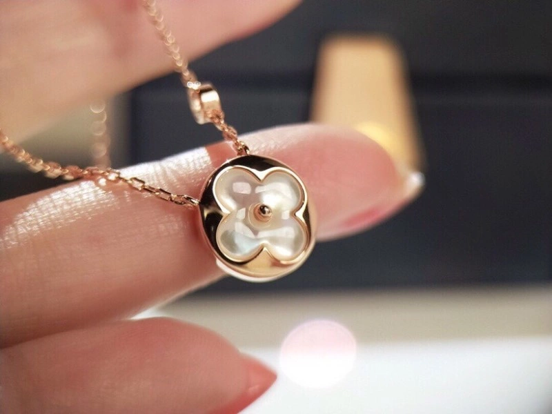 WeatherProof Louis Vuitton Necklaces 247894