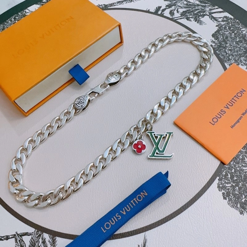 Thermal Louis Vuitton Necklaces 247910