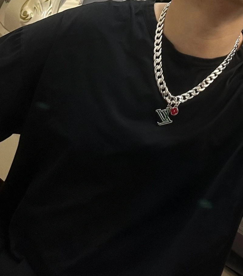 Thermal Louis Vuitton Necklaces 247910