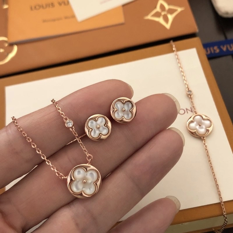 Louis Vuitton Necklaces Colorful 247890