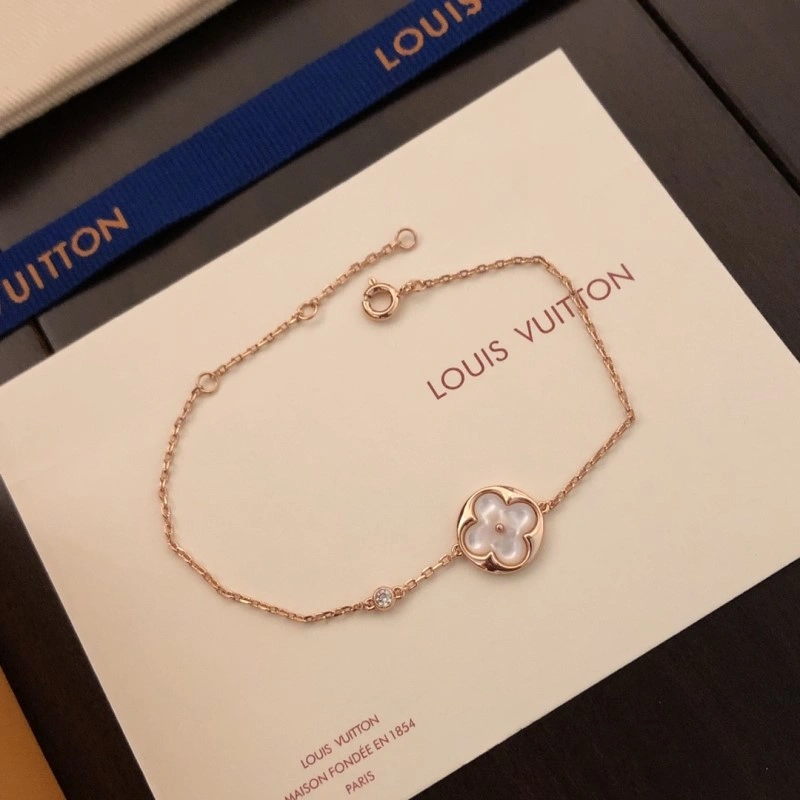 Louis Vuitton Necklaces Colorful 247890