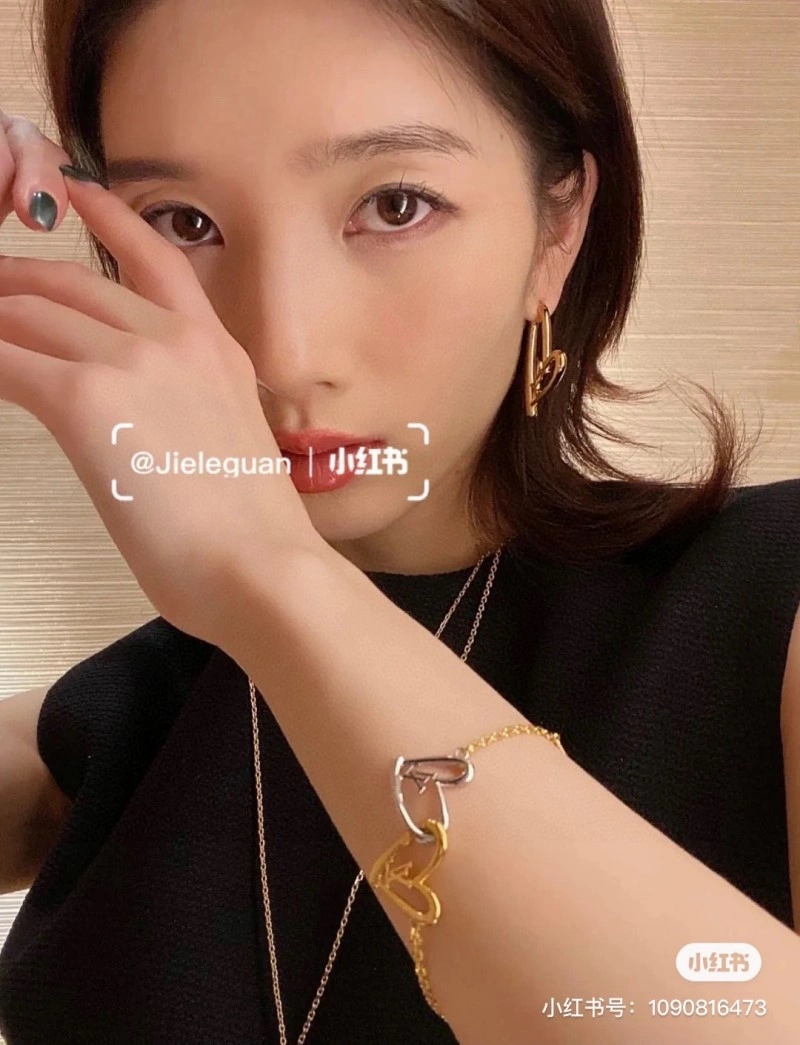 Louis Vuitton Necklaces DailyWear 247879