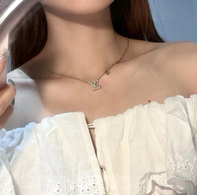 Tailored Louis Vuitton Necklaces 247877
