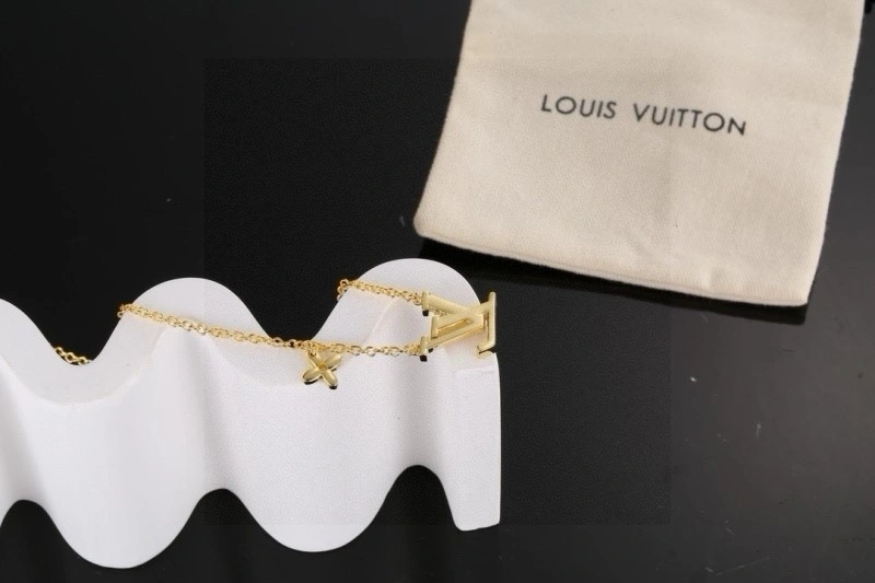 Tailored Louis Vuitton Necklaces 247877