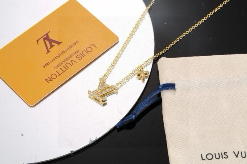 Tailored Louis Vuitton Necklaces 247877