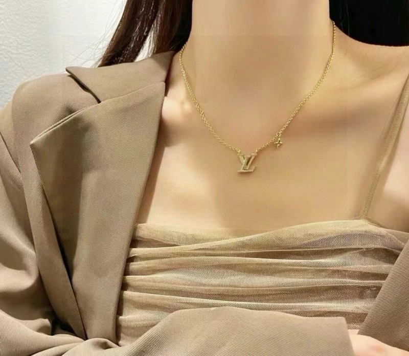 Tailored Louis Vuitton Necklaces 247877