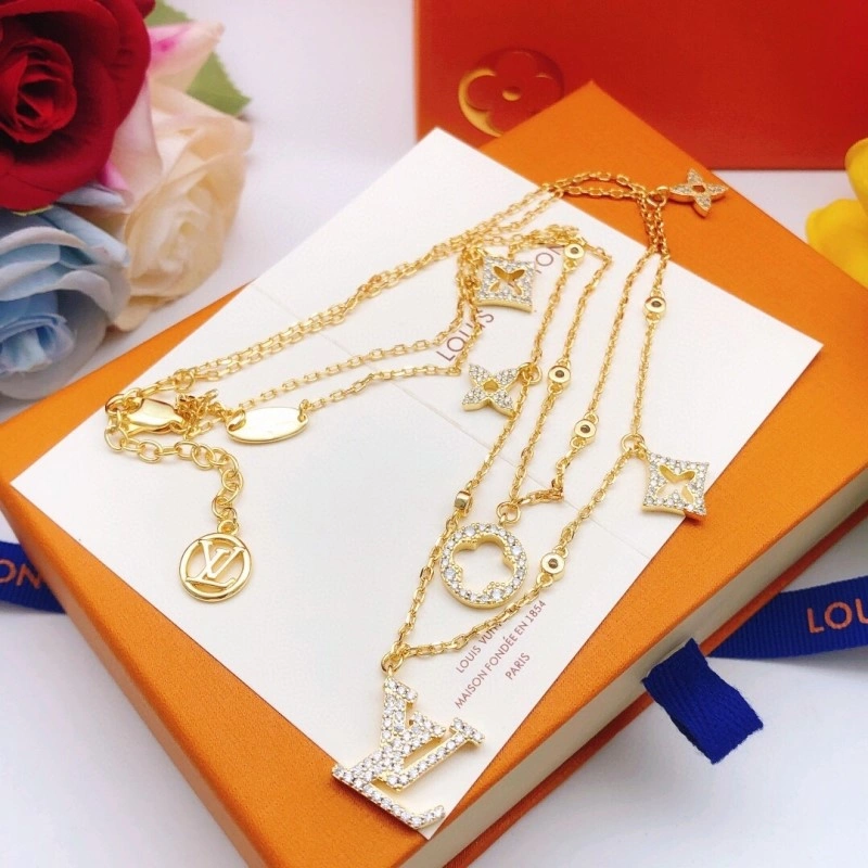 MoistureWicking Louis Vuitton Necklaces 247875