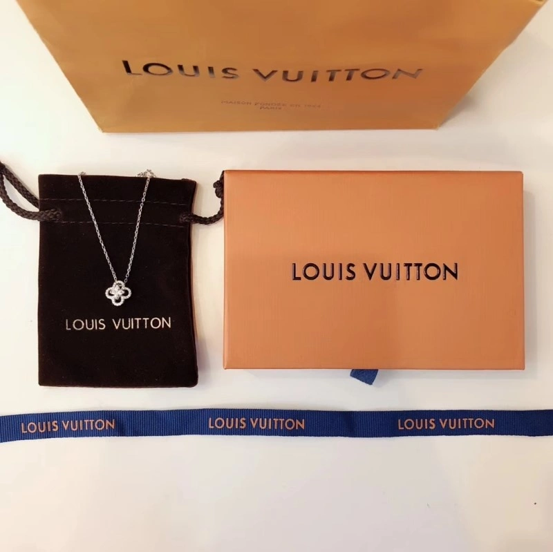 Tailored Louis Vuitton Necklaces 247846