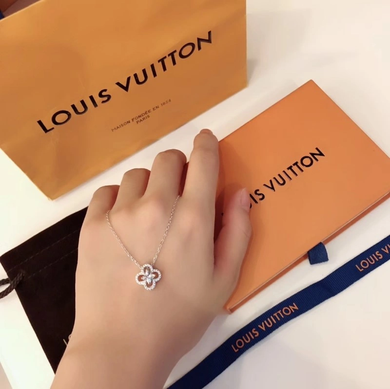 Tailored Louis Vuitton Necklaces 247846