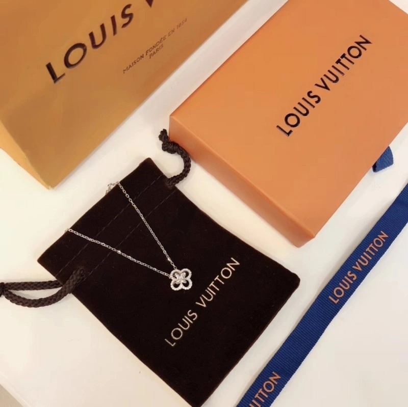 Tailored Louis Vuitton Necklaces 247846