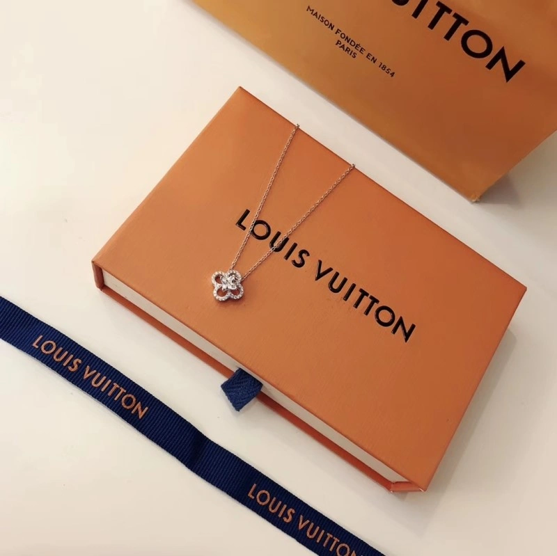 Tailored Louis Vuitton Necklaces 247846