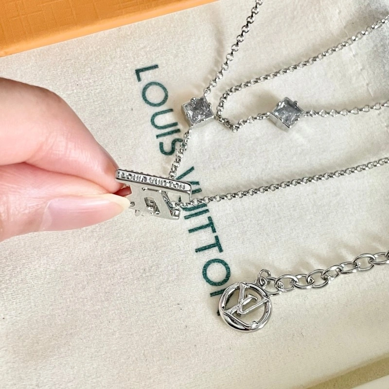 Vibrant Louis Vuitton Necklaces 247869