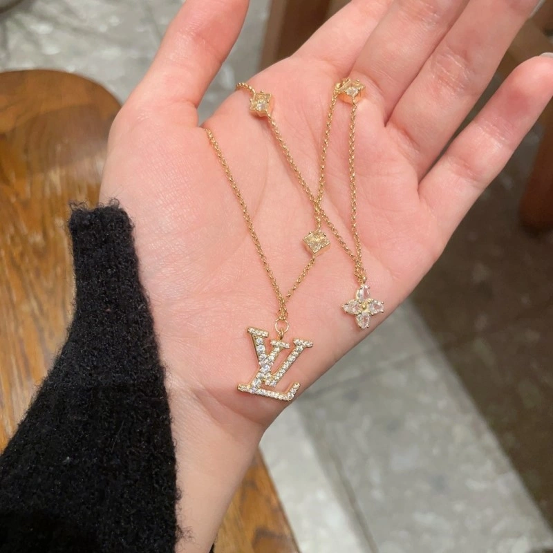 MultiPurpose Louis Vuitton Necklaces 247874