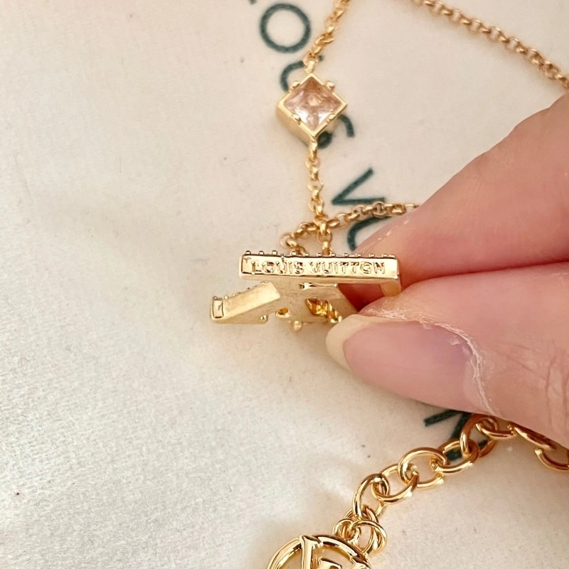 MultiPurpose Louis Vuitton Necklaces 247874