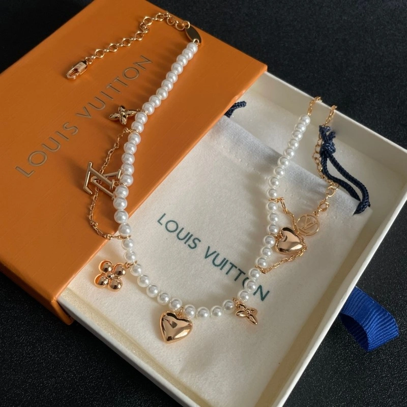 SunProtective Louis Vuitton Necklaces 247872