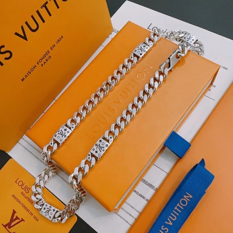 Louis Vuitton Necklaces WrinkleFree 247861
