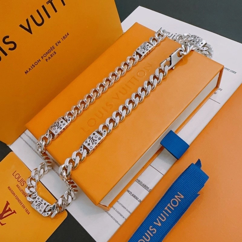 Louis Vuitton Necklaces WrinkleFree 247861