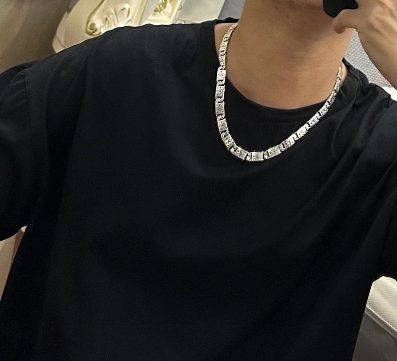 Louis Vuitton Necklaces Upgraded 247860