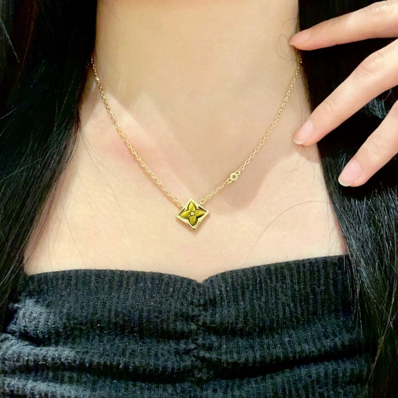 Unique Louis Vuitton Necklaces 247868