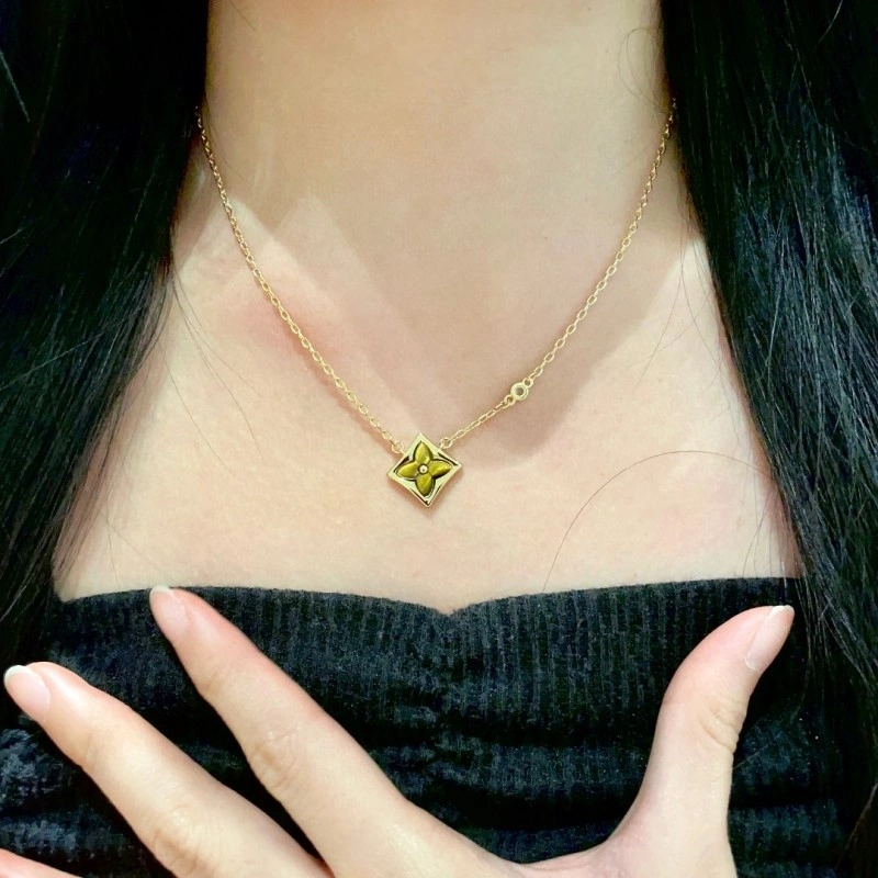 Unique Louis Vuitton Necklaces 247868