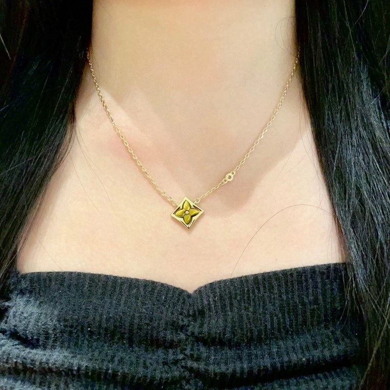 Unique Louis Vuitton Necklaces 247868