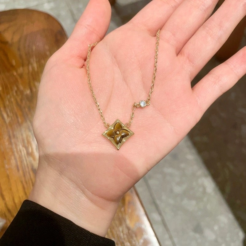 Unique Louis Vuitton Necklaces 247868