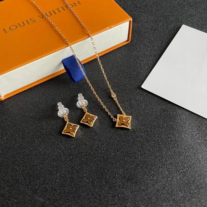 Unique Louis Vuitton Necklaces 247868
