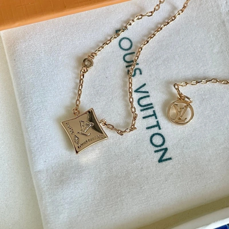 Unique Louis Vuitton Necklaces 247868