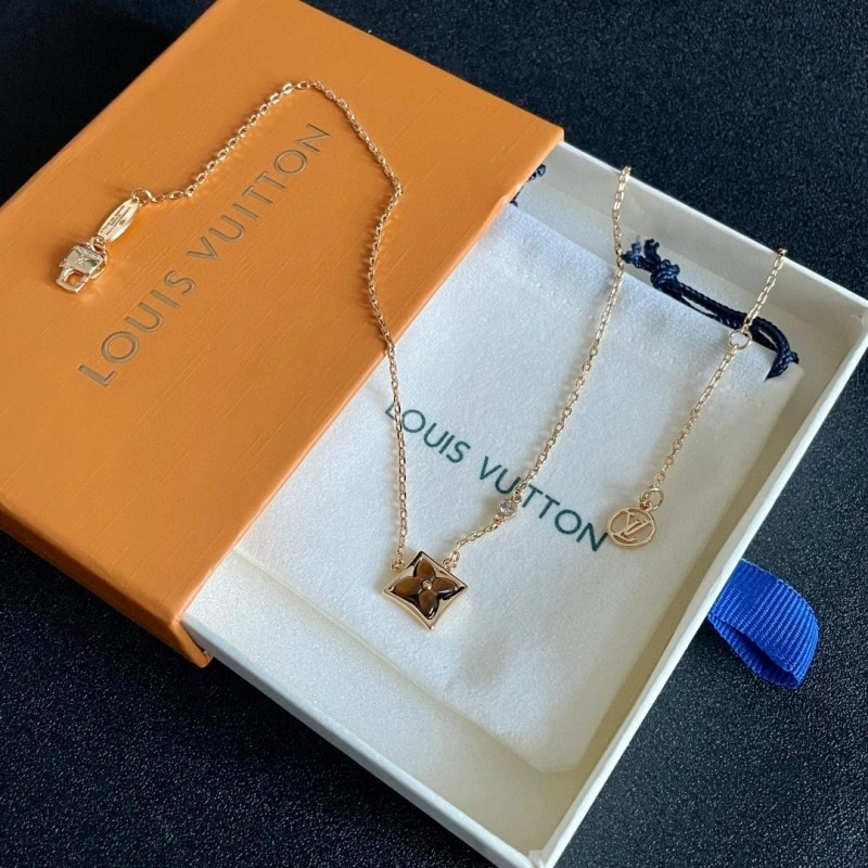 Unique Louis Vuitton Necklaces 247868