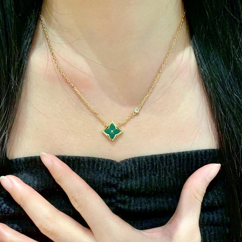 Stretchable Louis Vuitton Necklaces 247855