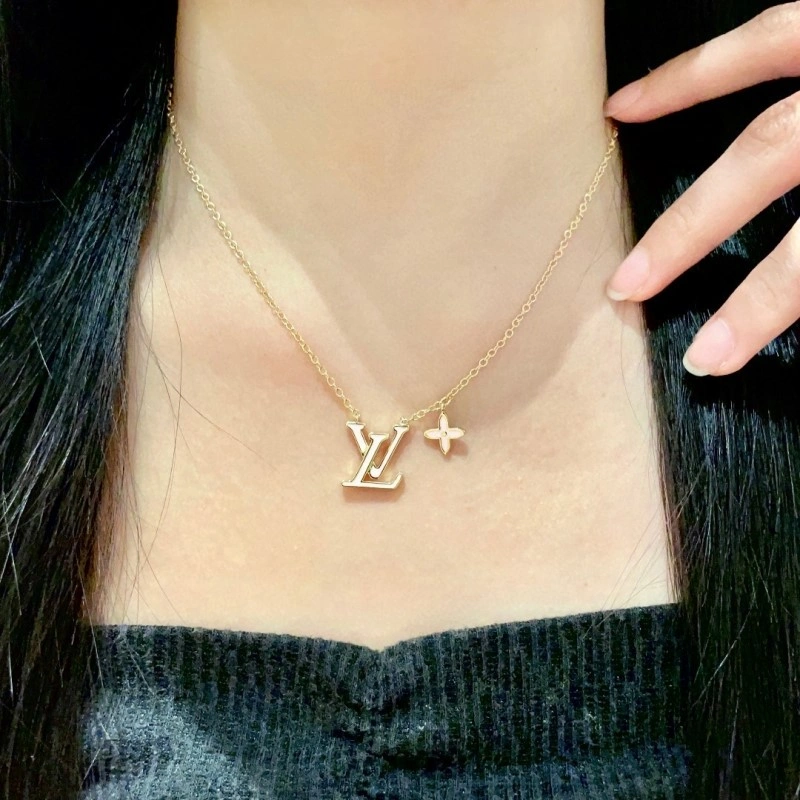 Trendsetting Louis Vuitton Necklaces 247850
